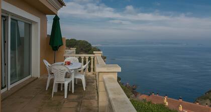 3 bedroom apartment in Aiguafreda, Begur. Sea views and Terrace (Ref:H26)