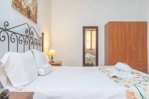 1 chambre, fer et planche à repasser, Wi-Fi gratuit, draps fournis