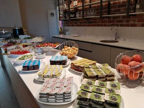 Breakfast buffet - Coordinat Suits (Izmir)