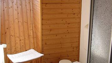 Kostenlose Toilettenartikel, Haartrockner, HandtĂŒcher