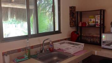 House, 2 Bedrooms, Non Smoking | Private kitchenette | Fridge, microwave, oven, stovetop