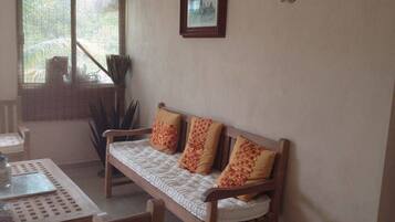 Ferienhaus, 2 Schlafzimmer, Nichtraucher | Wohnbereich | Fernseher