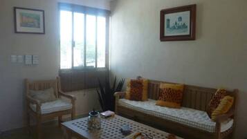 Ferienhaus, 2 Schlafzimmer, Nichtraucher | Wohnbereich | Fernseher