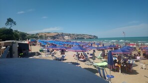 Una spiaggia nelle vicinanze
