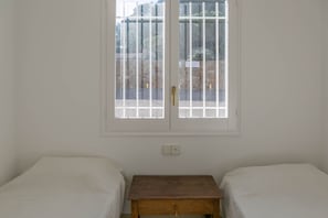 2 bedrooms, WiFi, bed sheets, wheelchair access