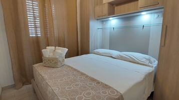 2 Schlafzimmer, BĂŒgeleisen/BĂŒgelbrett, kostenloses WLAN, BettwĂ€sche