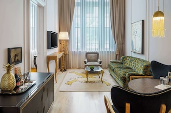Suite, 1 Bedroom | 1 bedroom, premium bedding, pillowtop beds, minibar at Maison Metier, in the Unbound Collection by Hyatt