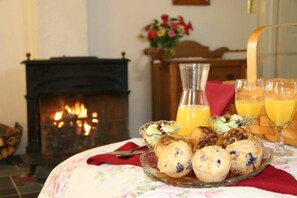 Free daily full breakfast - Hickory Bridge Farm Restaurant (Fairfield)