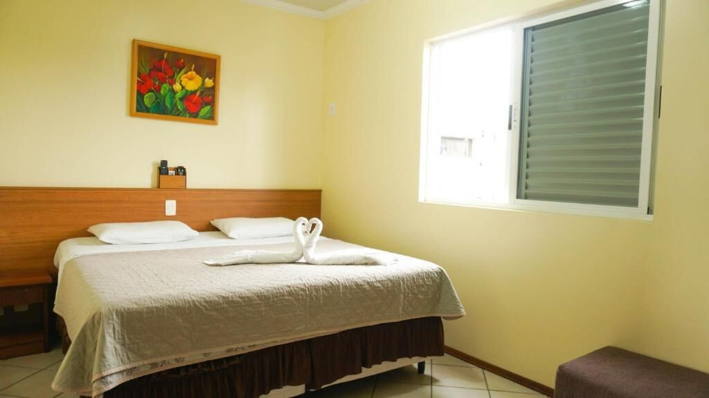 Deluxe Studio | Minibar, in-room safe, WiFi (free), bed sheets