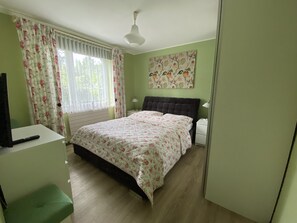 2 habitaciones, tabla de planchar con plancha y cuna de viaje 
