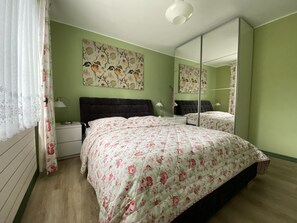 2 chambres, fer et planche à repasser, lit parapluie, Wi-Fi gratuit