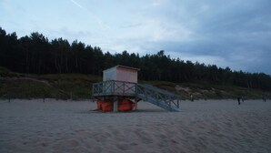 A lifeguard tower on a sandy beach with a staircase leading up to it, surrounded by trees. - Baltic Sea holiday home in a quiet location - only 200 m to the beach, dogs welcome, W-LAN  (Pobierowo)