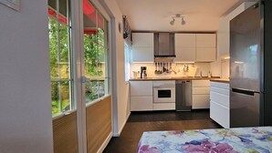 Private kitchen - Baltic Sea holiday home in a quiet location - only 200 m to the beach, dogs welcome, W-LAN  (Pobierowo)