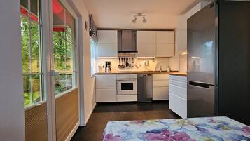 Réfrigérateur, four, plaque de cuisson, lave-vaisselle