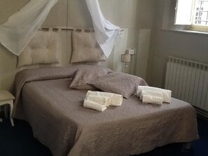 Chambre Double ou avec lits jumeaux, salle de bains privée (External) | Lits pliants/supplémentaires, Wi-Fi gratuit