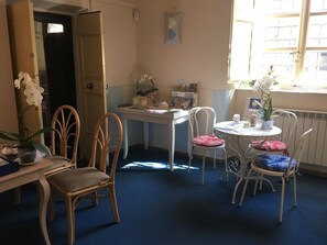 Colazione a base di specialità locali inclusa, servita tutte le mattine 