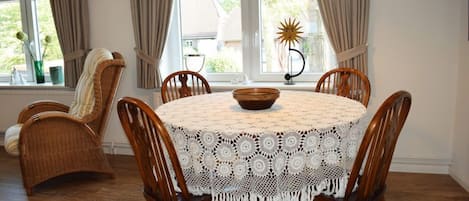 Hus (Hanna Incl. End Cleaning fee 60€) | Matservice på rummet