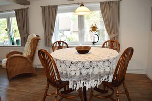 Maison (Hanna Incl. End Cleaning fee 60âŹ) | Repas dans la chambre