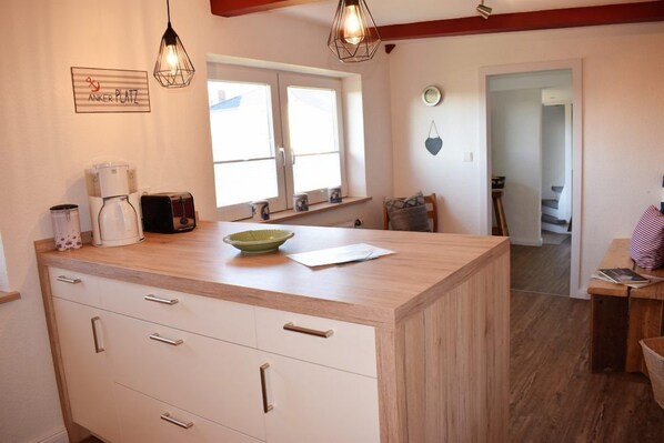 Ferienhaus (Hanna Incl. End Cleaning fee 60€) | Eigene Küche | Kühlschrank, Ofen, Herdplatte, Geschirrspüler