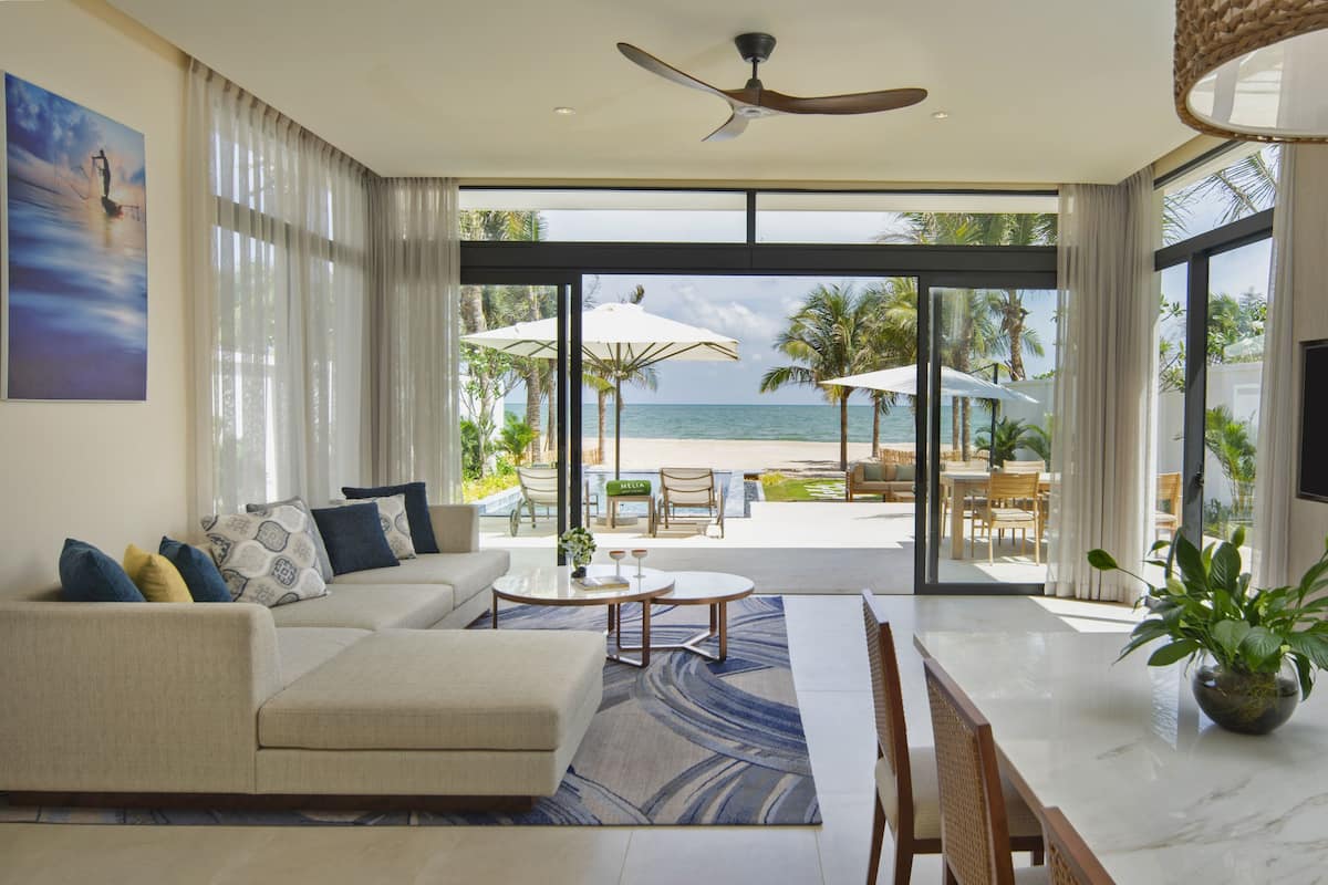 The Level 3-Bedroom Beachfront Pool Villa | Living area