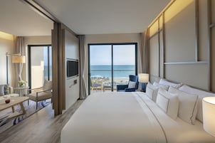 Minibar, in-room safe, individually decorated, individually furnished