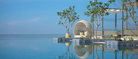 2 من حمّامات السباحة الخارجية، كبائن مجانية، مظلات على حمّام السباحة