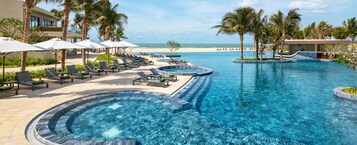 2 outdoor pools, free cabanas, pool umbrellas