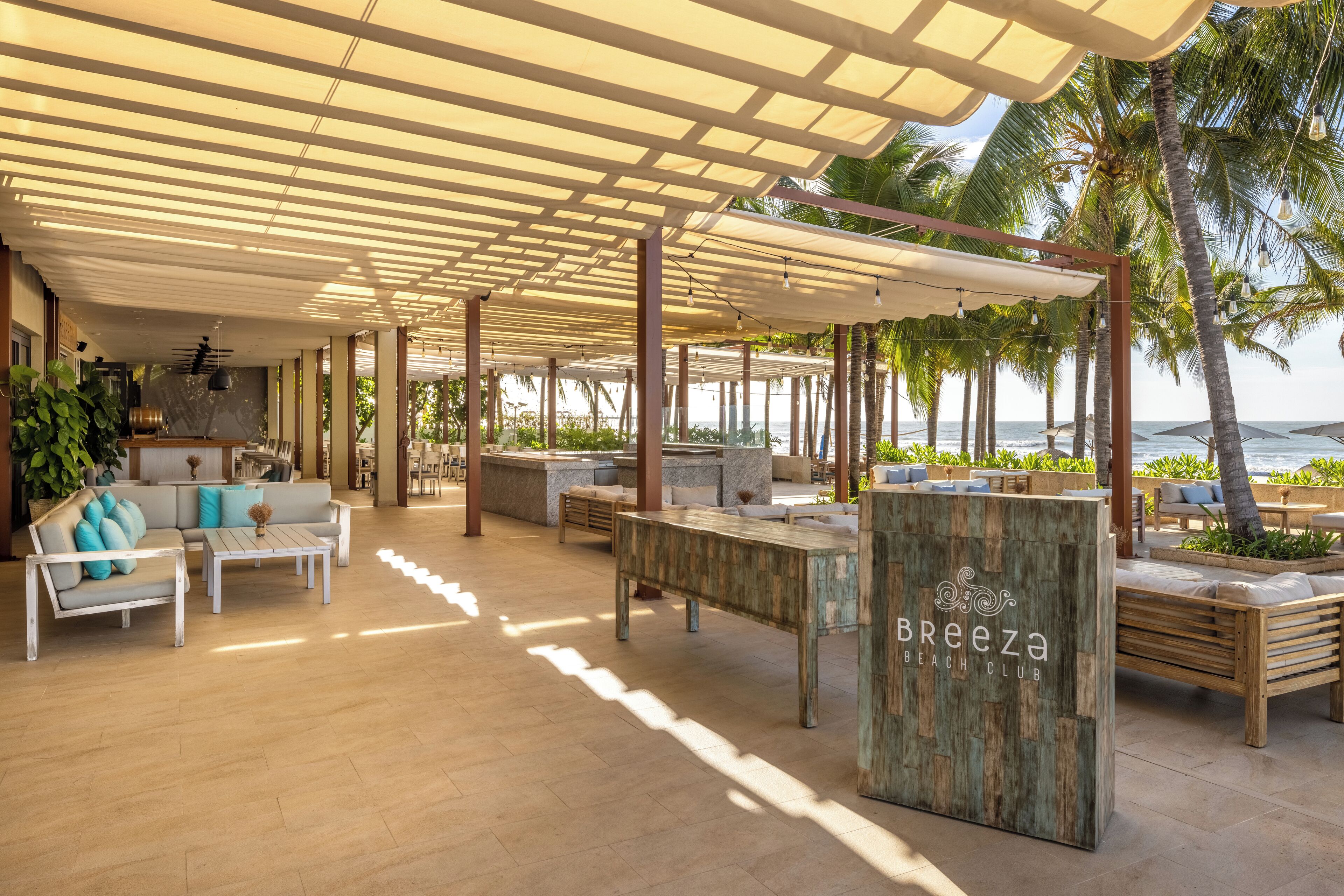 3 restaurantes, se sirven desayunos, comidas, cenas y cocina asiática