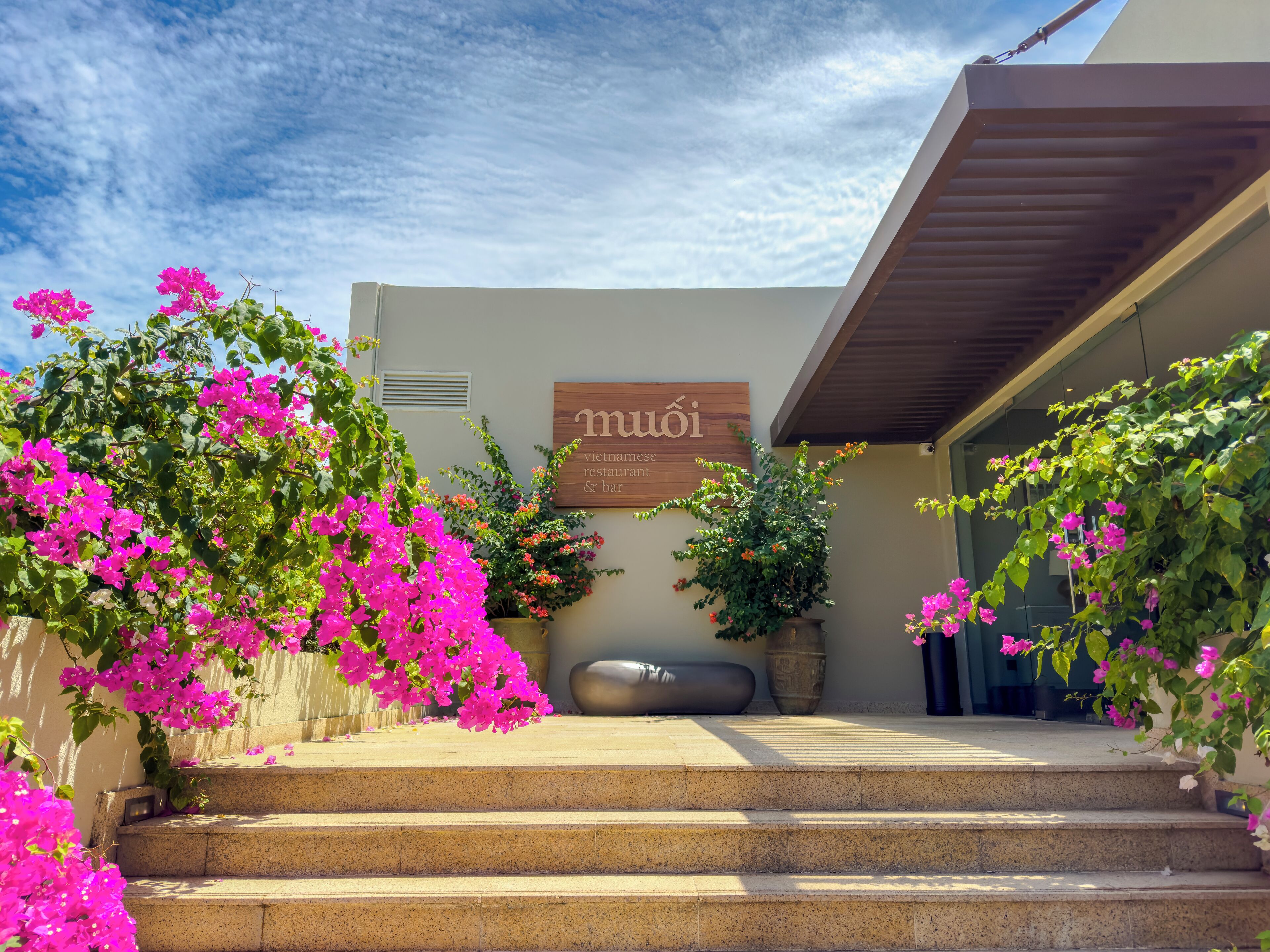 3 restaurants, breakfast, lunch, dinner served; asian cuisine