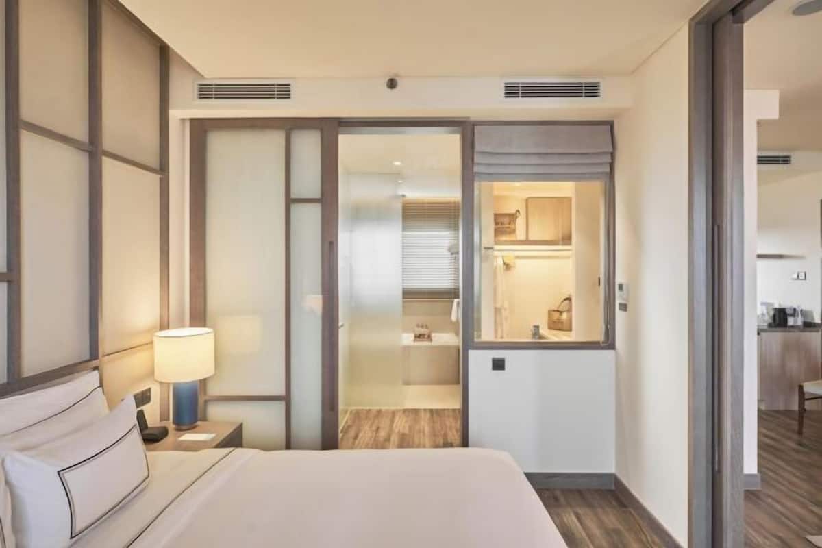 Minibar, in-room safe, individually decorated, individually furnished