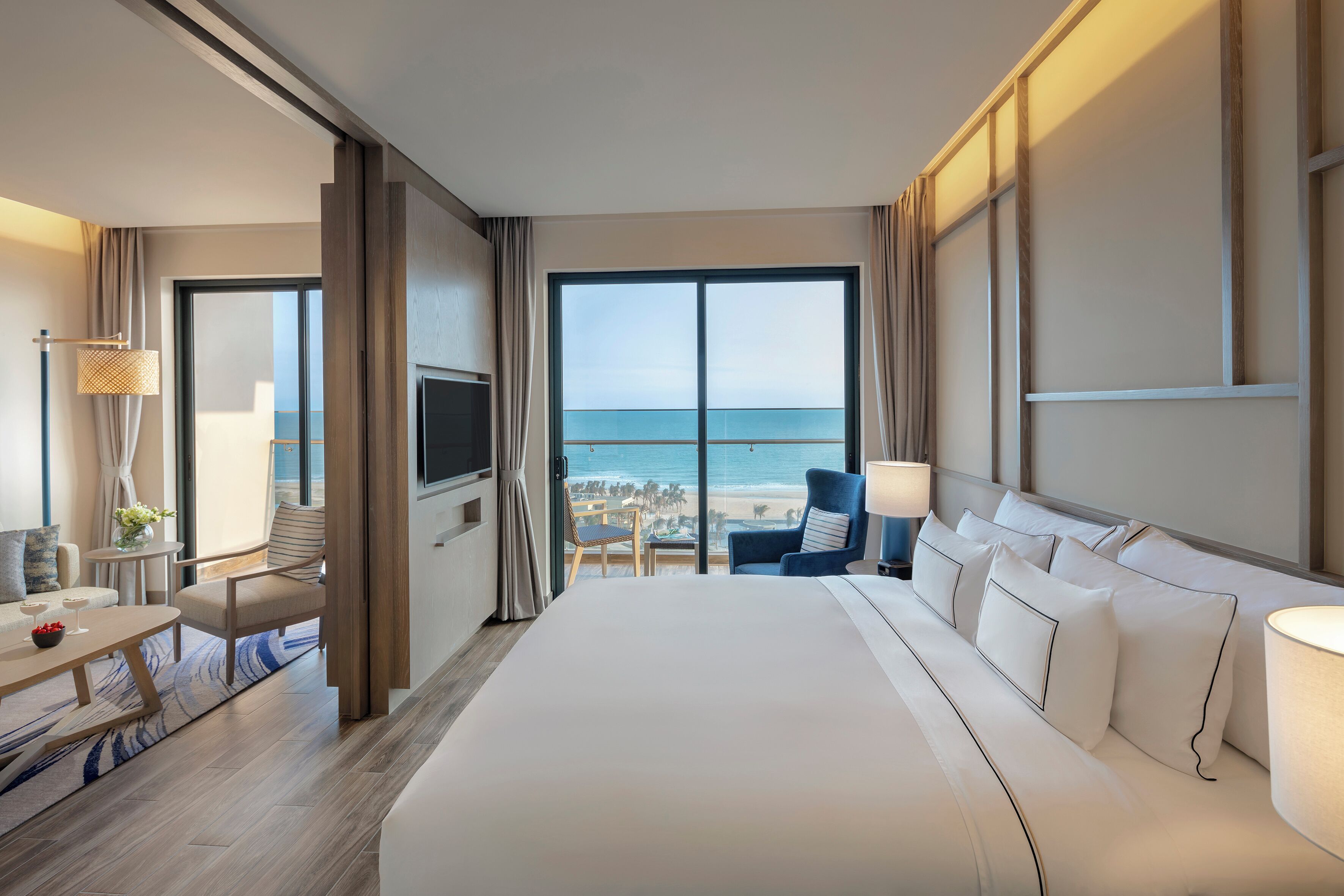 Suite Familiale, 2 chambres, vue océan | Minibar, coffres-forts dans les chambres, décoration personnalisée