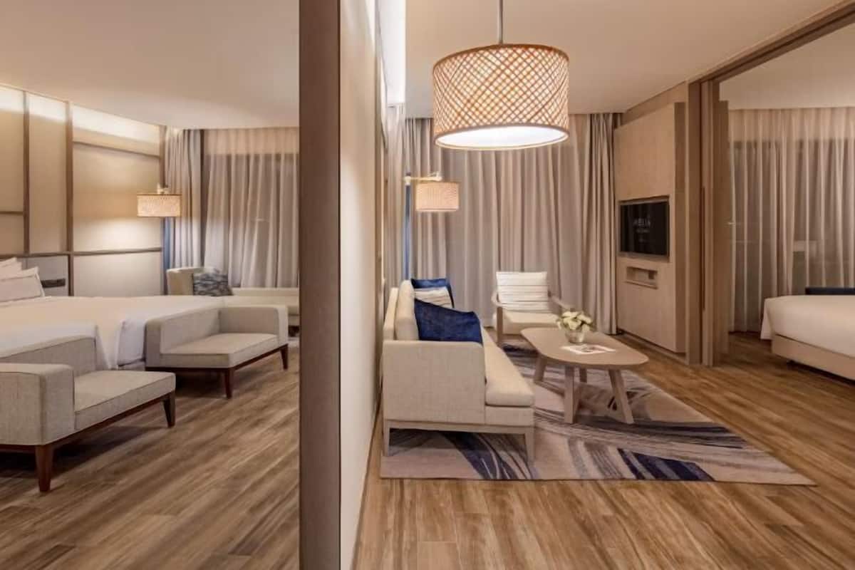 Minibar, in-room safe, individually decorated, individually furnished