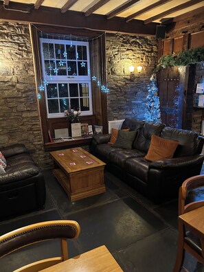 Flat-screen TV - Castle Inn (Knighton)