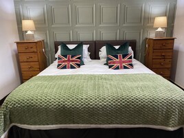 King Room | Desk, free WiFi, bed sheets