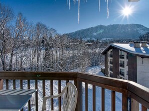 Outdoor dining - 2-Bedroom Apartment Megève, South Balcony, Parking, Wifi (Megève)
