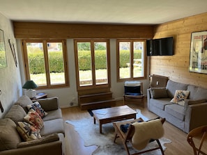 TV - Cozy 2-bedroom apartment, terrace and parking in Megève (Megève)