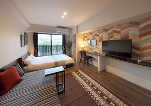 Habitación estándar (A/C, 2-8F) | Escritorio, espacio para trabajar con un portátil, cortinas opacas