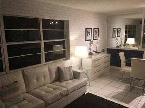 Apartment, 1 Queen Bed with Sofa bed, Non Smoking | Living area