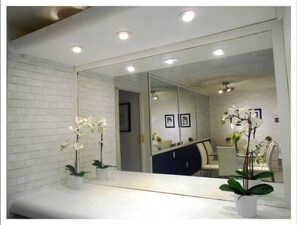 Apartment, 1 Queen Bed with Sofa bed, Non Smoking | Bathroom