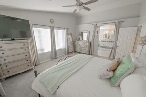 4 bedrooms, desk, WiFi, bed sheets