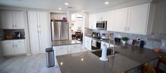 Luksuriøst Hjem på Lake m / oppvarmet basseng, HOT TUB & Fasiliteter! Flott golfbaner !!!