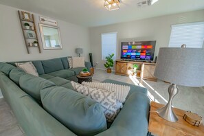 テレビ、テレビゲーム、DVD プレーヤー、書庫