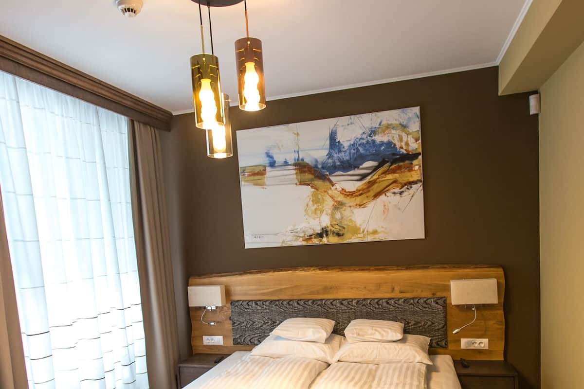 Standaard appartement, 1 slaapkamer, niet-roken, balkon | 1 slaapkamer, luxe beddengoed, een kluis op de kamer, een bureau