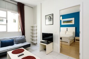 Apartamento, várias camas, para não fumantes | Área de estar | TV LED