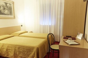 Desk, free WiFi, bed sheets - Hotel Villa Adele (Mestre)