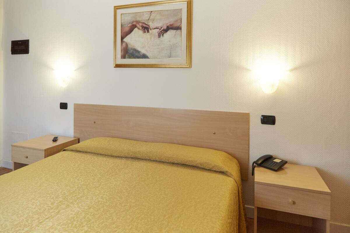 Desk, WiFi (free), bed sheets