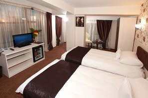 1 bedroom, premium bedding, minibar, in-room safe - West Plaza Hotel (Bucharest)