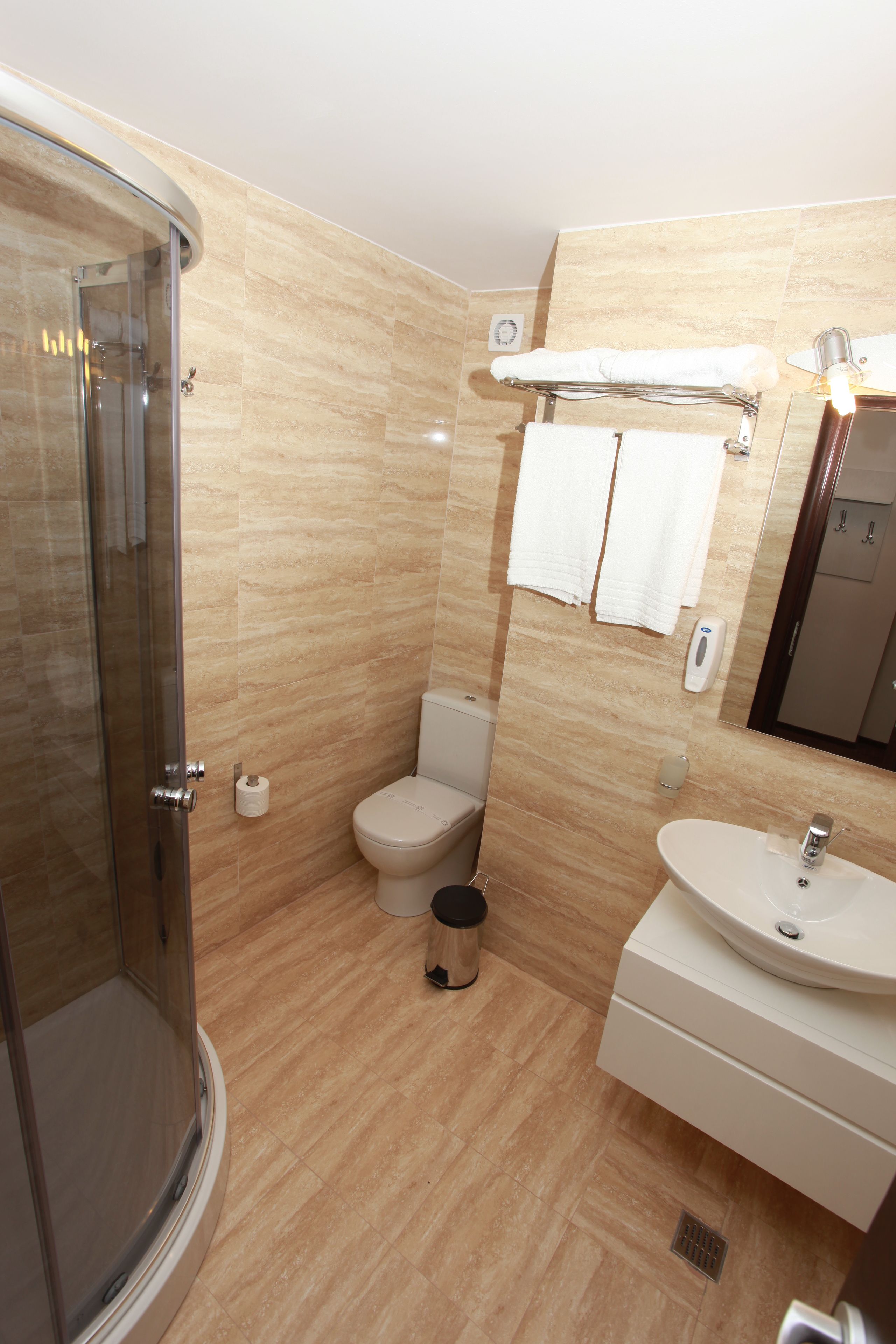 Photo - West Plaza Hotel