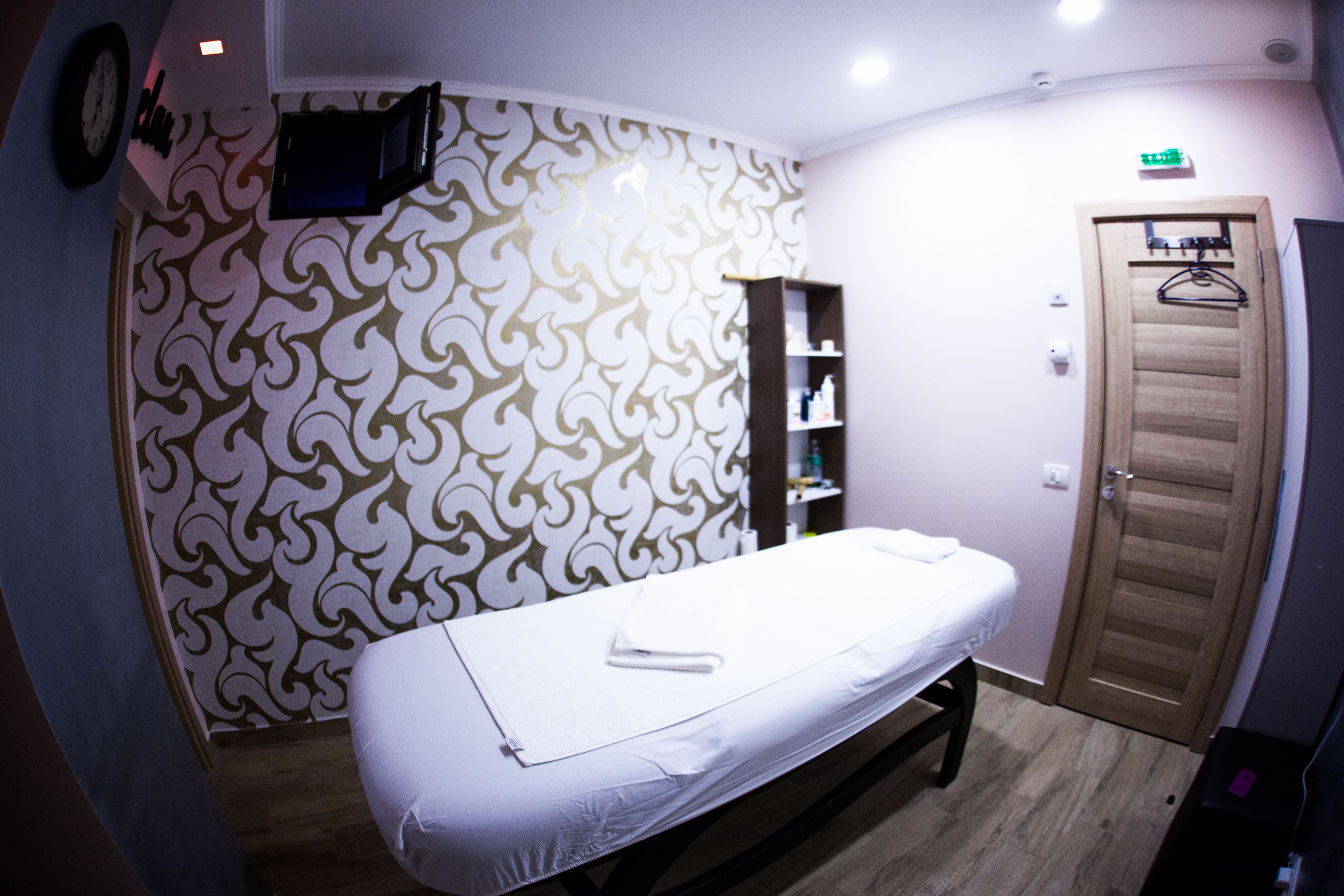 身体护理、面部护理、指（趾）甲修剪和护理、按摩服务