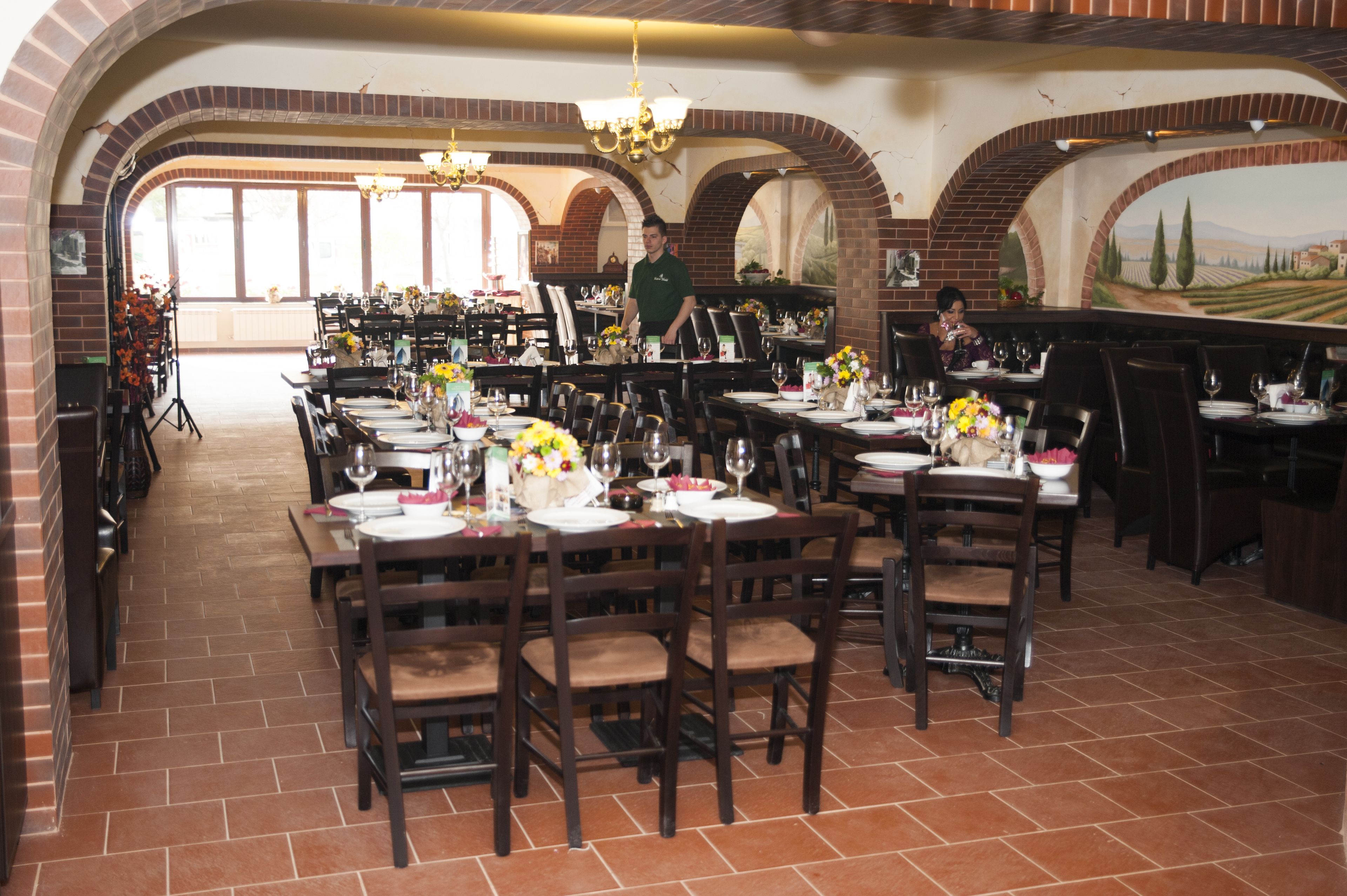 Photo - West Plaza Hotel